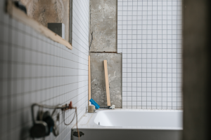 Recouvrir du Carrelage Mural : 5 Solutions Sans Enlever l&rsquo;Ancien dans votre Salle de Bain